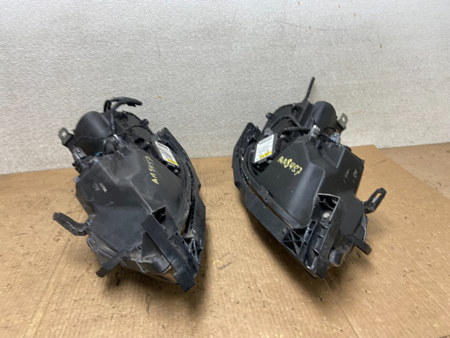 2005 to 2008 Acura RL Left+Right Side XENON HID Headlights OEM AA8487 DW11