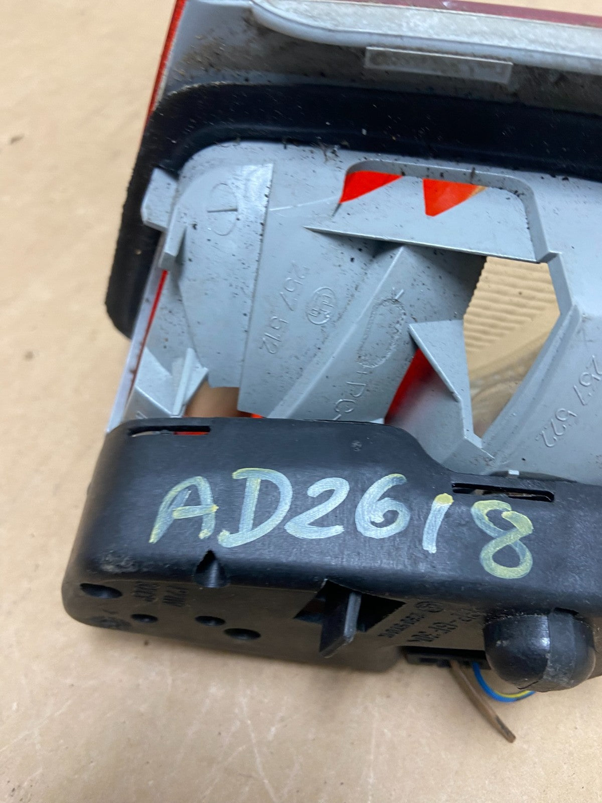 2002 - 2005 BMW 3 325i E46 Series Right Passenger Inner Tail Light AD2618 DW7