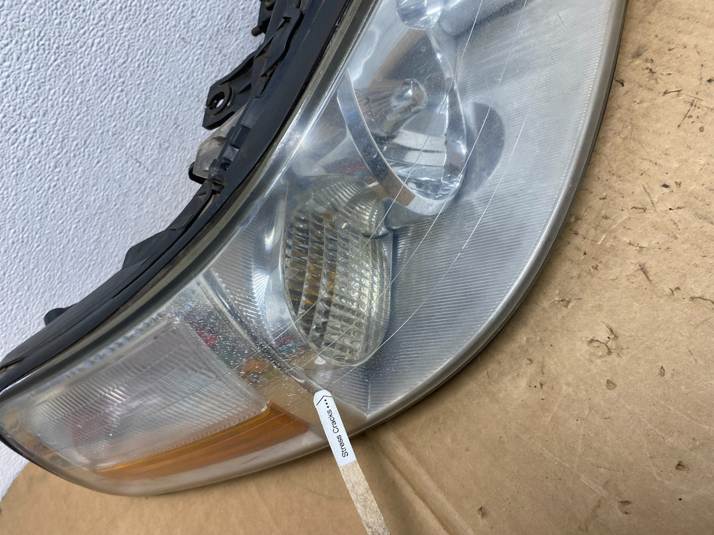 2005 to 2011 Lincoln Town Car Right Passenger Rh Side Headlight AD3178 DW4