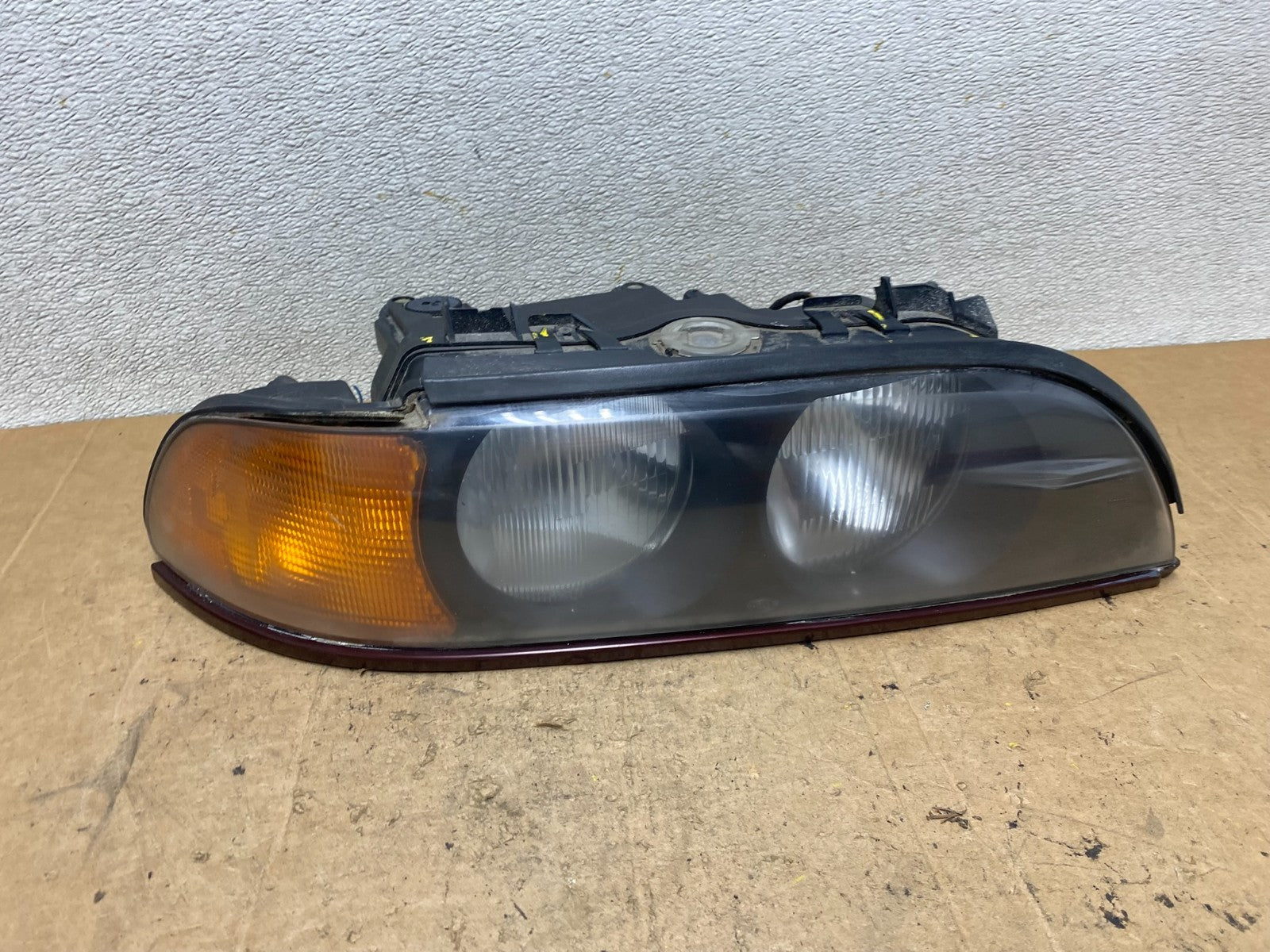 1997 - 2000 BMW E39 5 Series Headlight Right Passenger RH Halogen OEM T5172 DW0