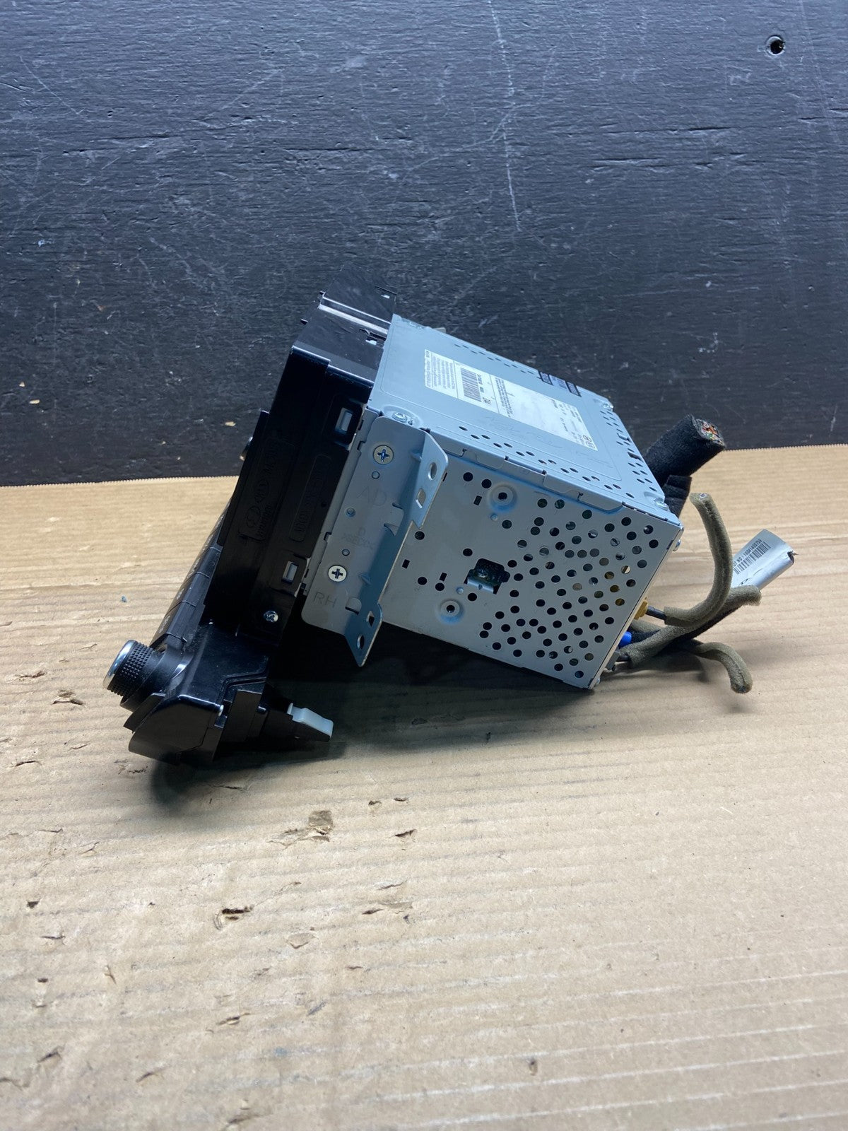 2017 to 2018 Hyundai Elantra Radio Clock Digital Player FM/AM AE2581 DG1