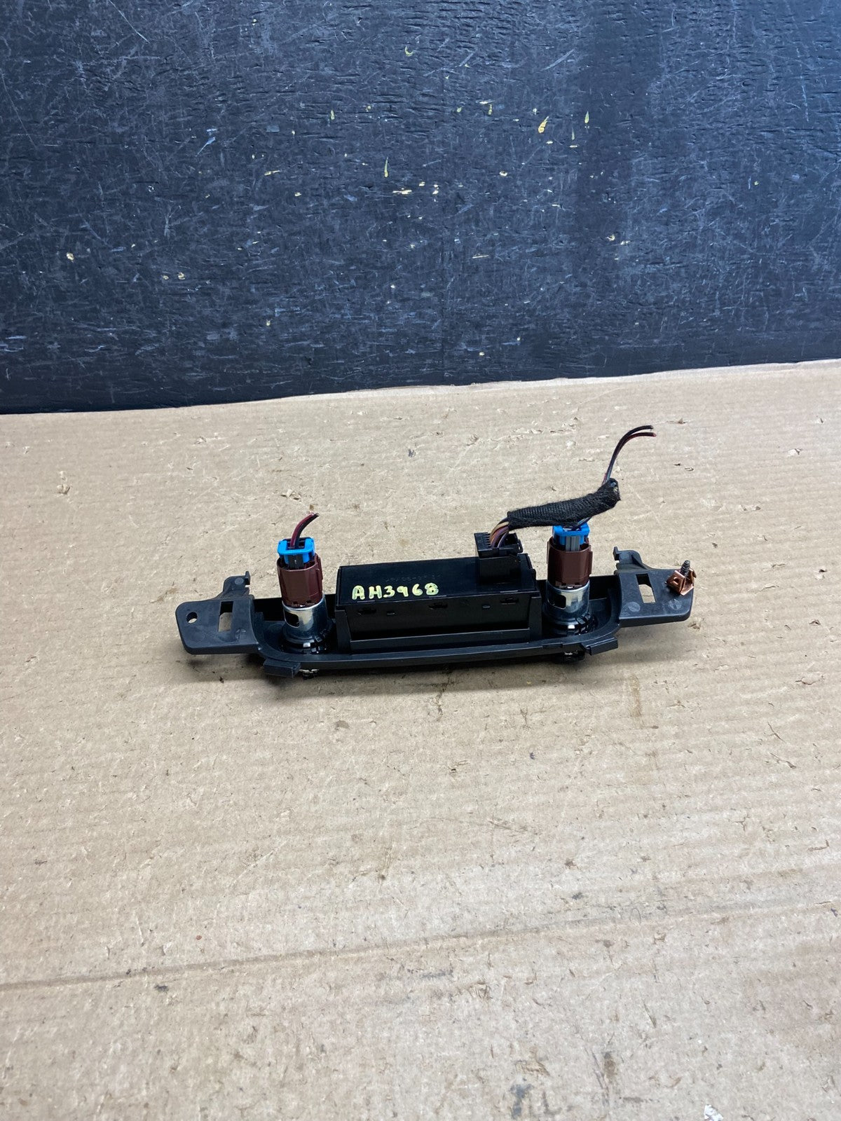2007 - 2014 Chevrolet Tahoe Yukon Pedal Traction Switch AH3968 DG3
