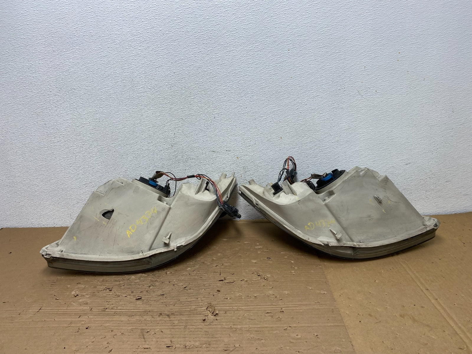 2005 - 2010 Chevrolet Cobalt Sedan Left+Right Headlights AD4374 DW10