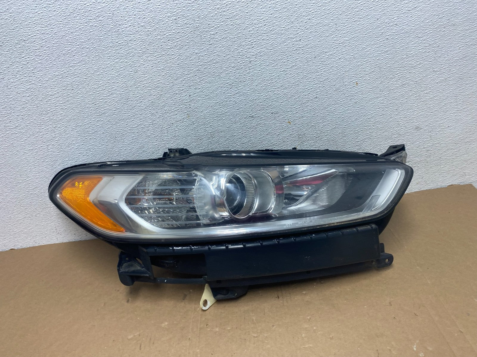 2013 to 2016 Ford Fusion Right Passenger Rh Side Headlight AD7884 DW0
