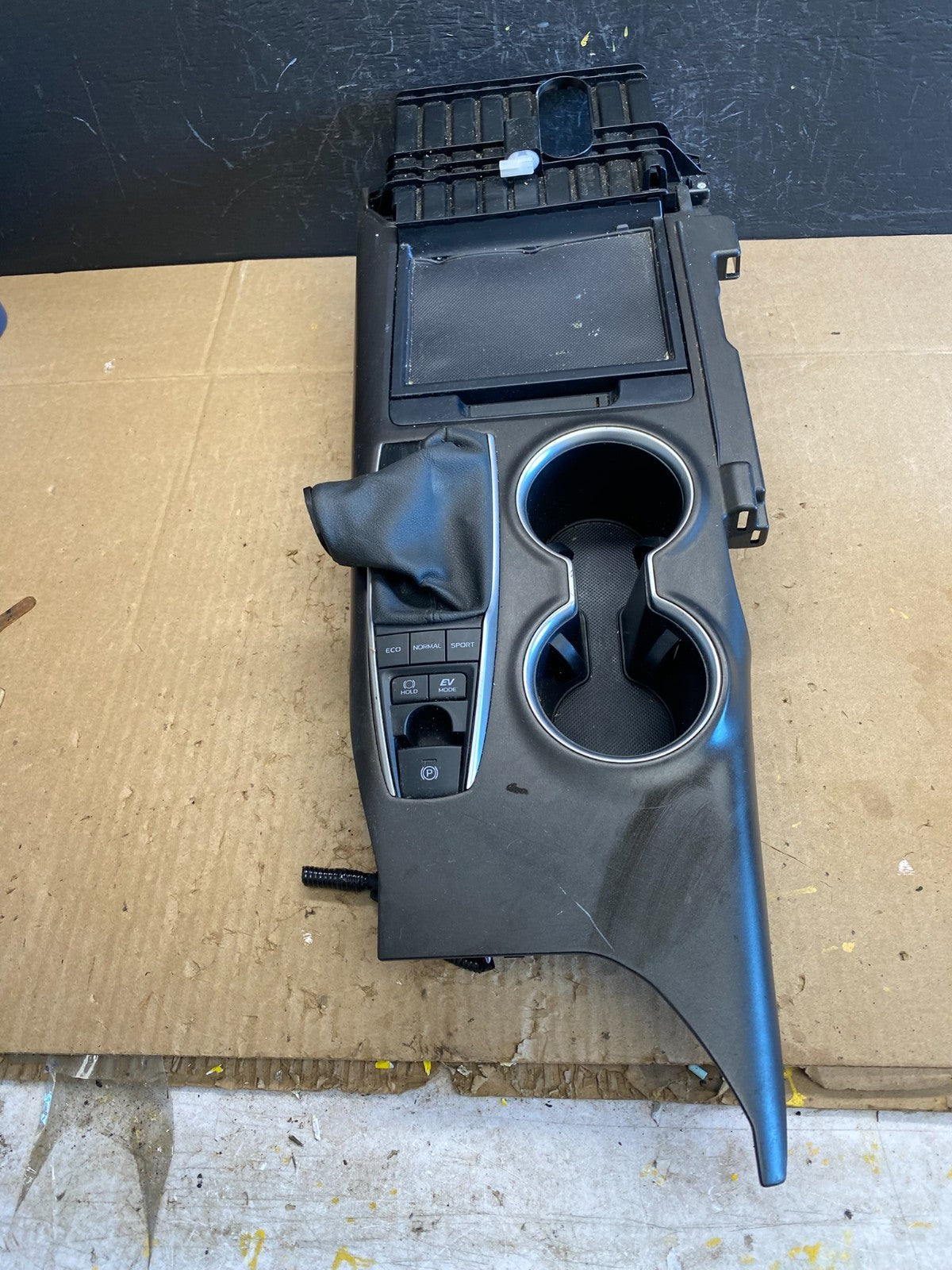 2018 - 2022 Toyota Camry Center Console Shifter Bezel Cup Holder AC4576 DG0