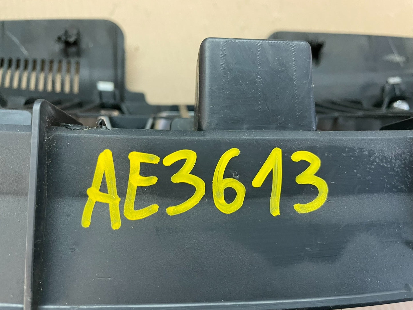 2011 to 2013 Jeep Grand Cherokee Front Upper Grill Grille AE3613 DG6
