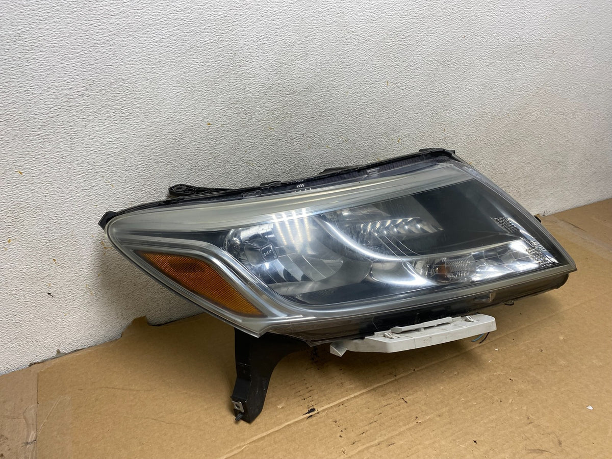 2013 to 2016 Nissan Pathfinder Right Passenger RH Side Headlight AH7790 DW1