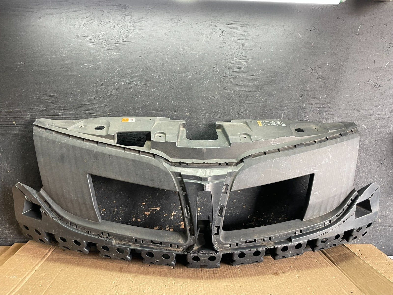 2013 to 2016 Lincoln MKT Grill Grille Support Panel OEM AB3056 DG0