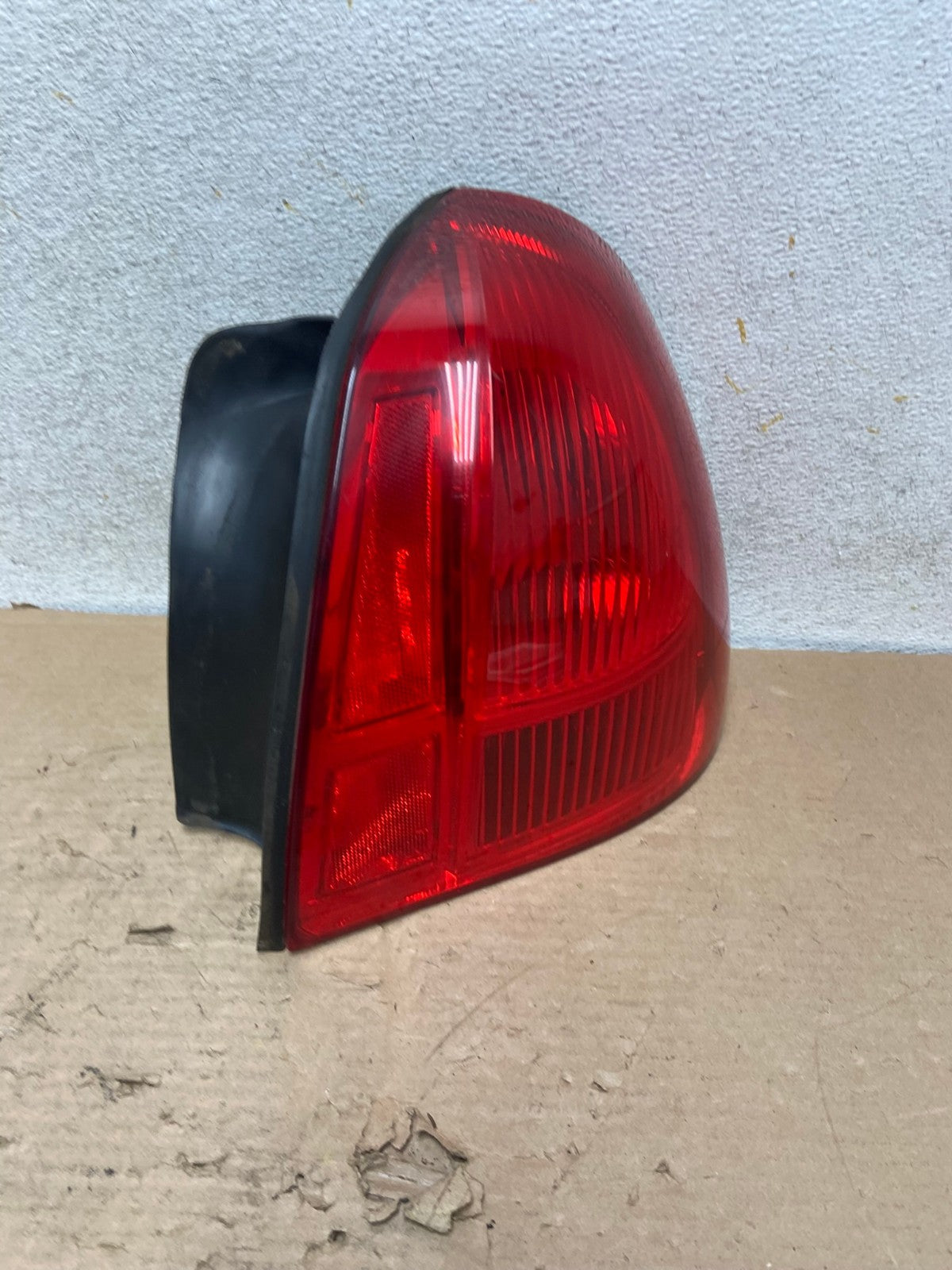 2003 to 2011 Lincoln Town Car Right Passenger Rh Tail Light AI1088 LK2