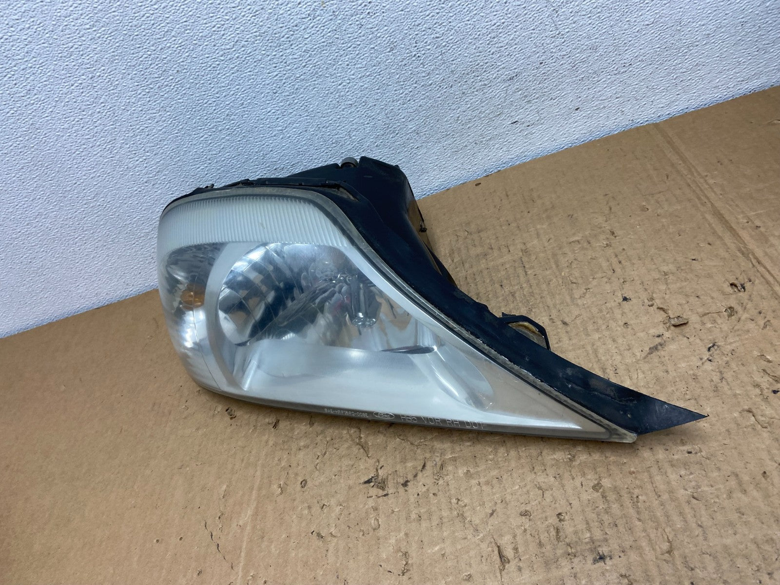 2000 to 2005 Mercury Sable Right Passenger Side Halogen Headlight AC8254 DW1