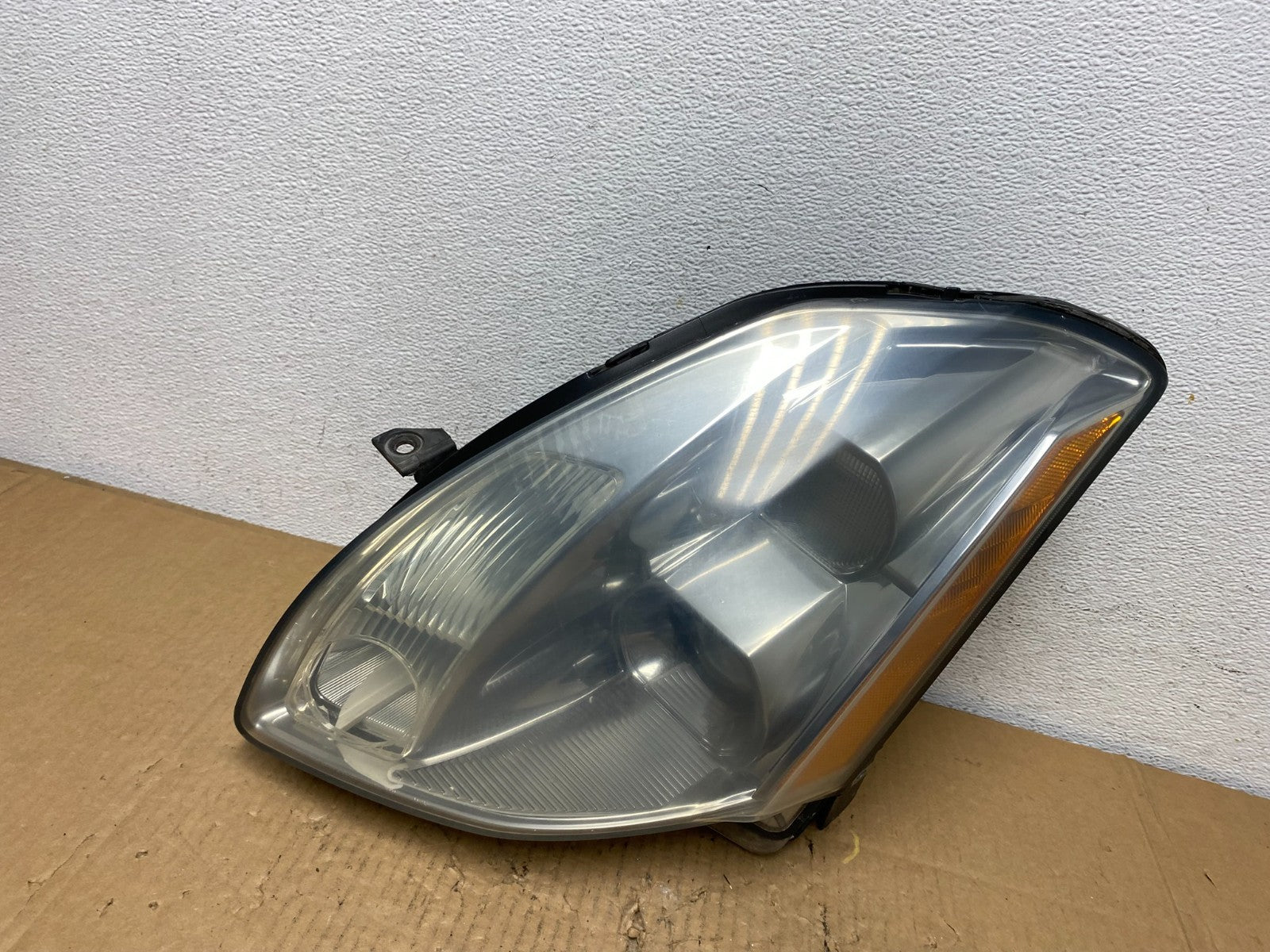 2004 to 2006 Nissan Maxima Left Driver Side Headlight Hid Xenon AD1096 DW0