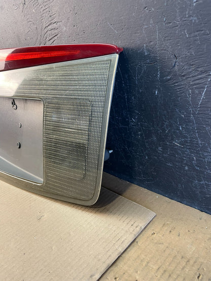 2003-2007 Cadillac CTS Trunk Panel Lid Backup License Plate 3rd Light AC19941