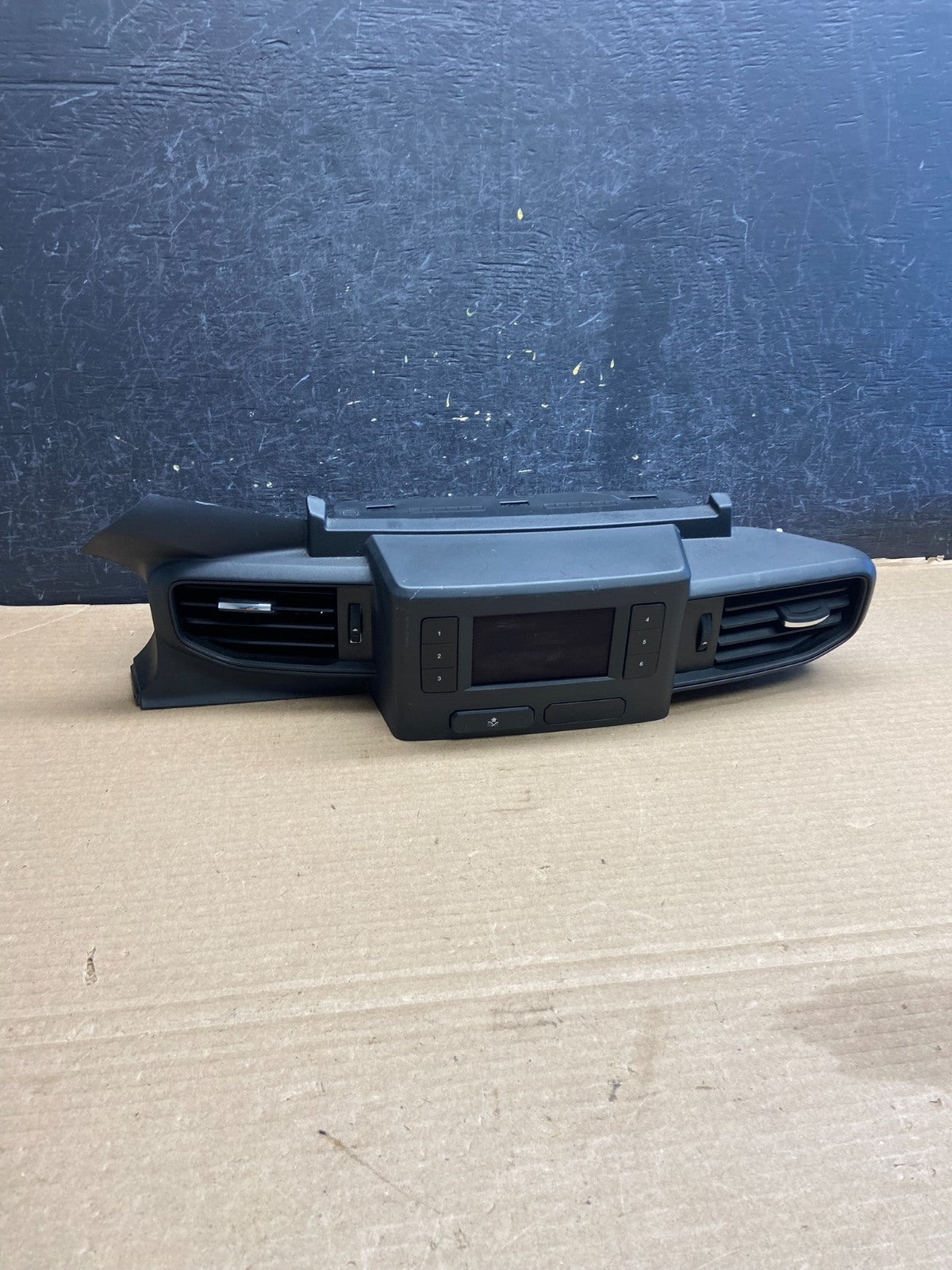 2020 to 2023 Ford Explorer Console Radio Display Screen Air Vents ah1354 DG0