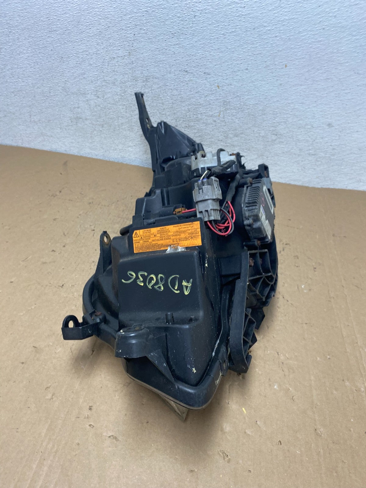 2009 - 2013 Subaru Forester Right Passenger Side Xenon Headlight AD8036 DW7