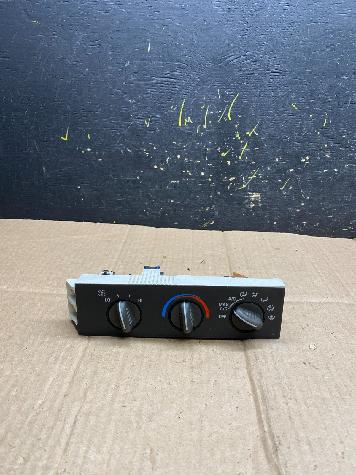 2001 - 2007 GMC Chevrolet Express 1500 Climate Control A/C AA4690 DG0