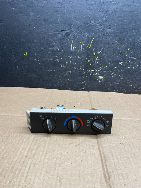 2001 - 2007 GMC Chevrolet Express 1500 Climate Control A/C AA4690 DG0