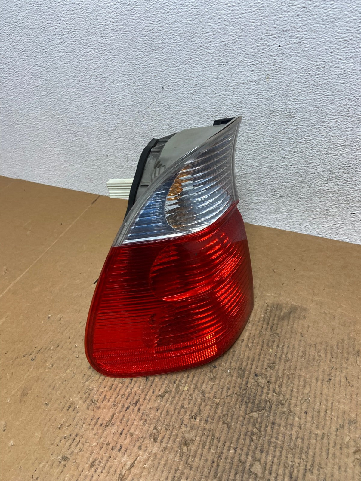 2004 2005 2006 BMW E53 X5 Left Driver Lh Side Tail Light AE1557 LK2