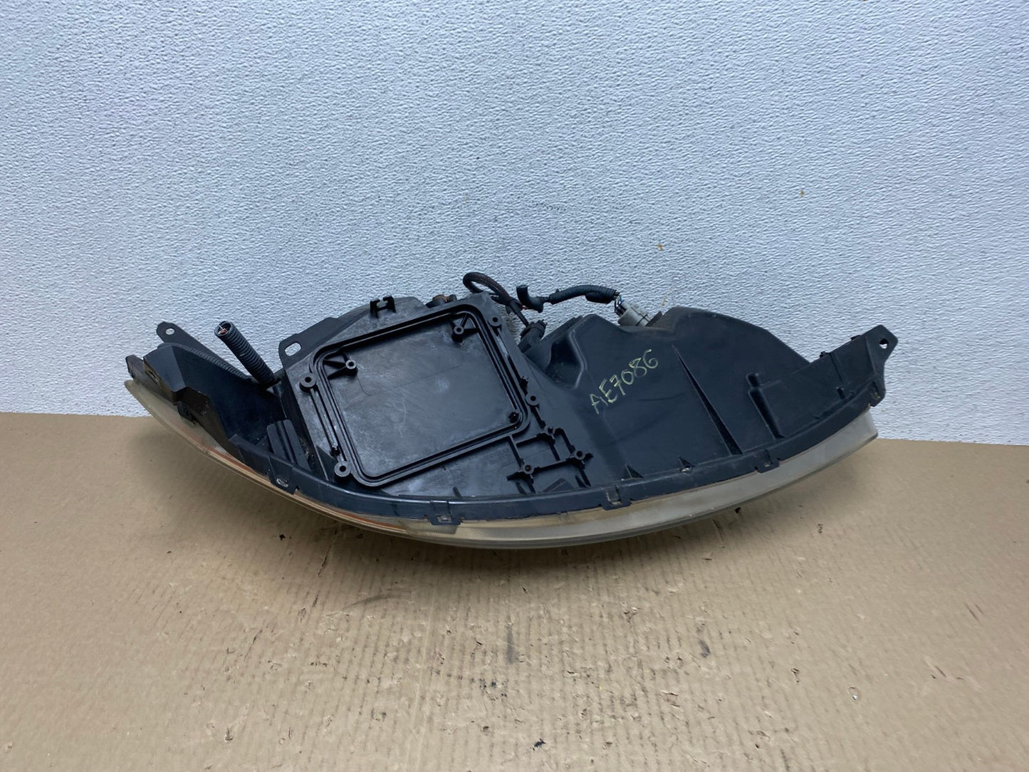 2006 to 2010 Toyota Sienna Left Driver Lh Side Headlight Halogen AE7086 LK8