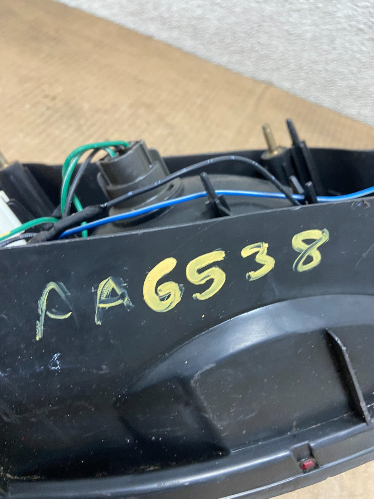 1999 2000 Hyundai Elantra Sedan Right Passenger RH Tail Light OEM AA6538 DW8