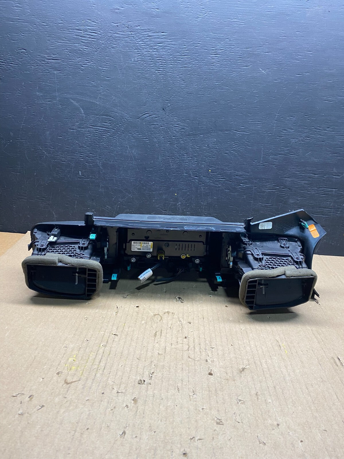 2020 to 2023 Ford Explorer Console Radio Display Screen Air Vents G4173 DG14