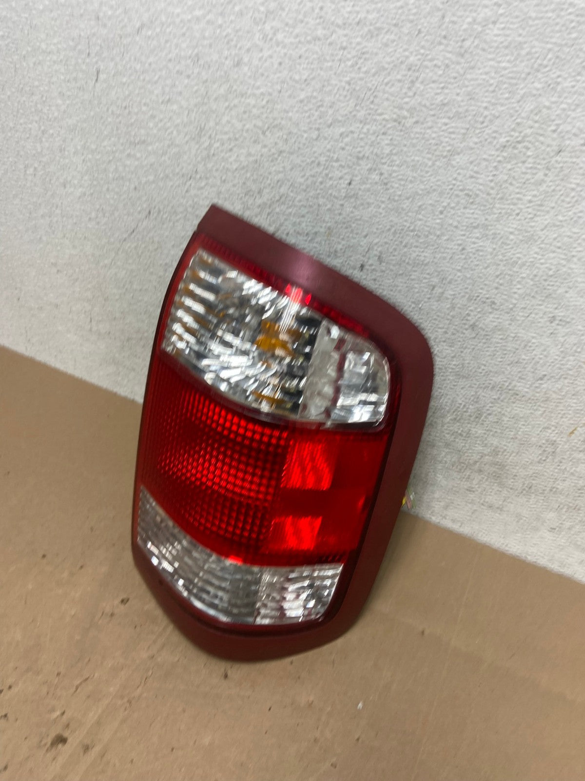 1999 to 2004 Nissan Pathfinder Right Passenger Rh Side Tail light AE5072 LK1