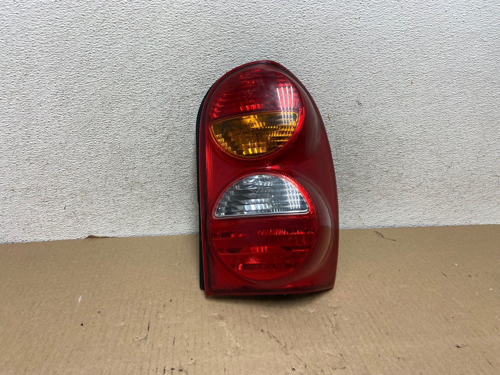2002 2003 2004 Jeep Liberty Right Passenger Rh Side Tail Light AG7929 LK0