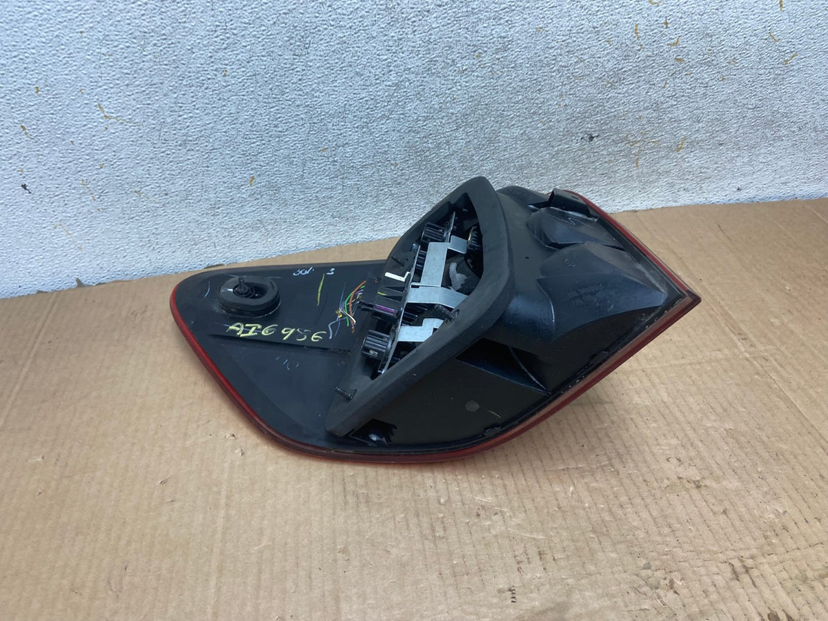 2009 to 2011 Mercedes ML350 ML-Class Right Passenger RH Tail Light AI6986 LK6