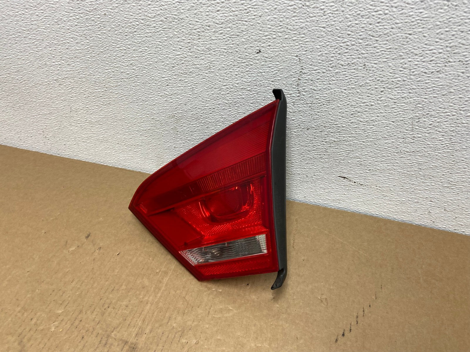 2012 to 2015 Volkswagen Passat Right Passenger Tail light inner Oem AC1175 LK1