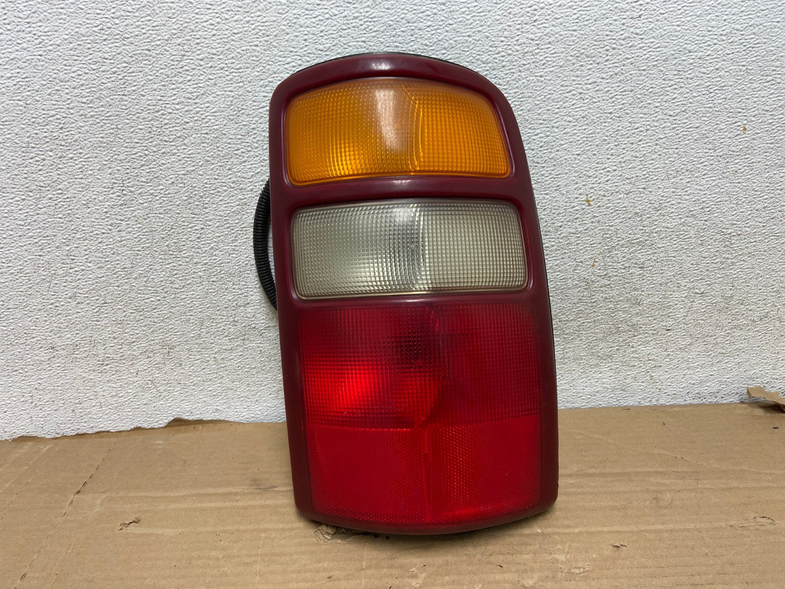2000 - 2006 Chevrolet Suburban Tahoe Yukon Right Passenger Tail Light AG8171 LK0