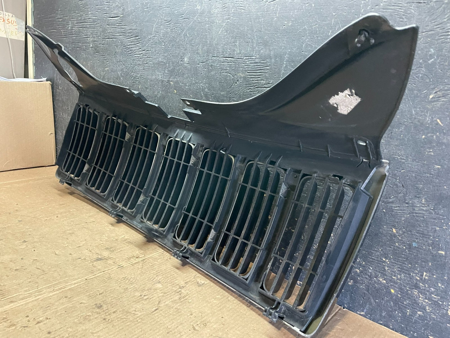 2008 2009 2010 Jeep Grand Cherokee Front Upper Grill Grille OEM Z8167 DG10