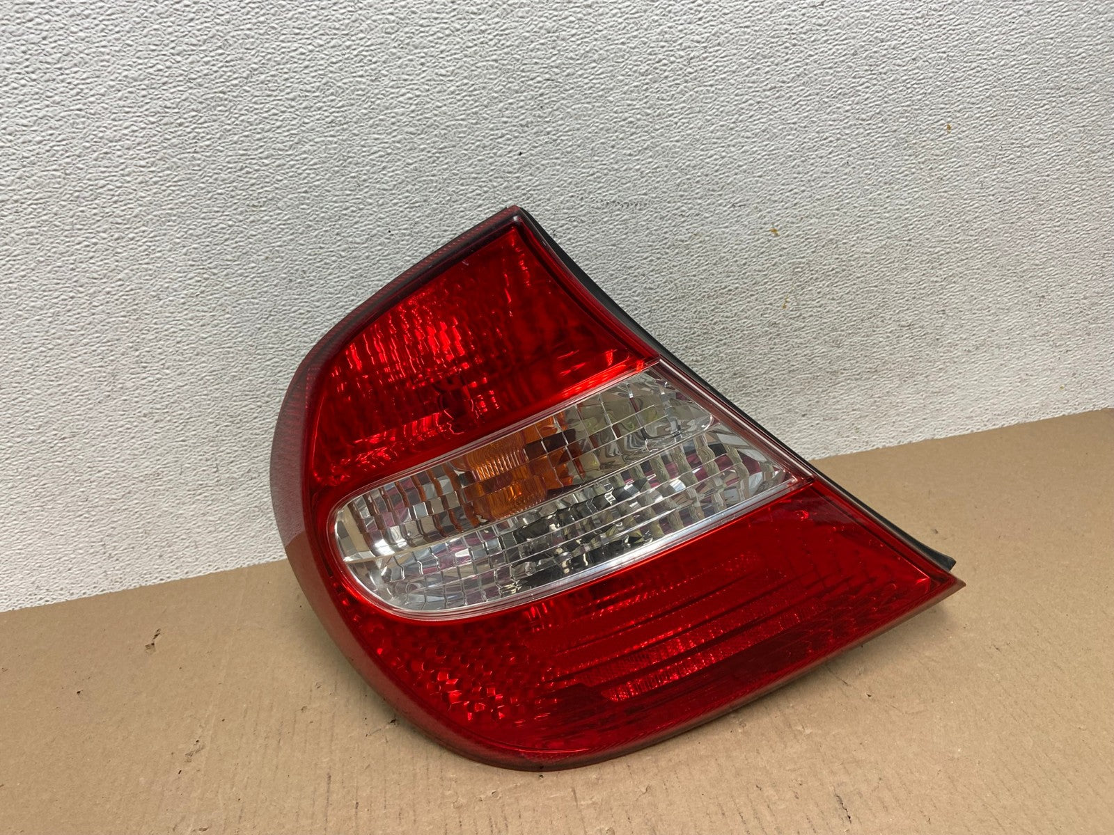 2002 2003 2004 Toyota Camry Left Driver LH Side Tail Light AE7270 LK0