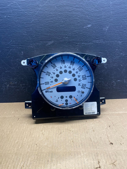 2007 - 2010 Mini Cooper Speedometer Cluster Gauge AD1652 DG0