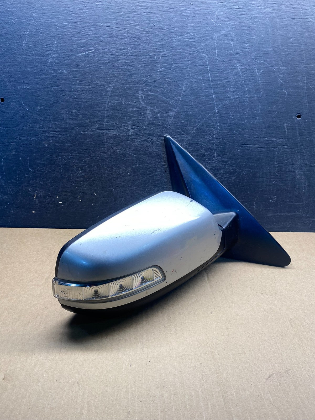 2011 to 2015 Kia Sorento Right Passenger Door Mirror Turn Signal AG7096 DW1