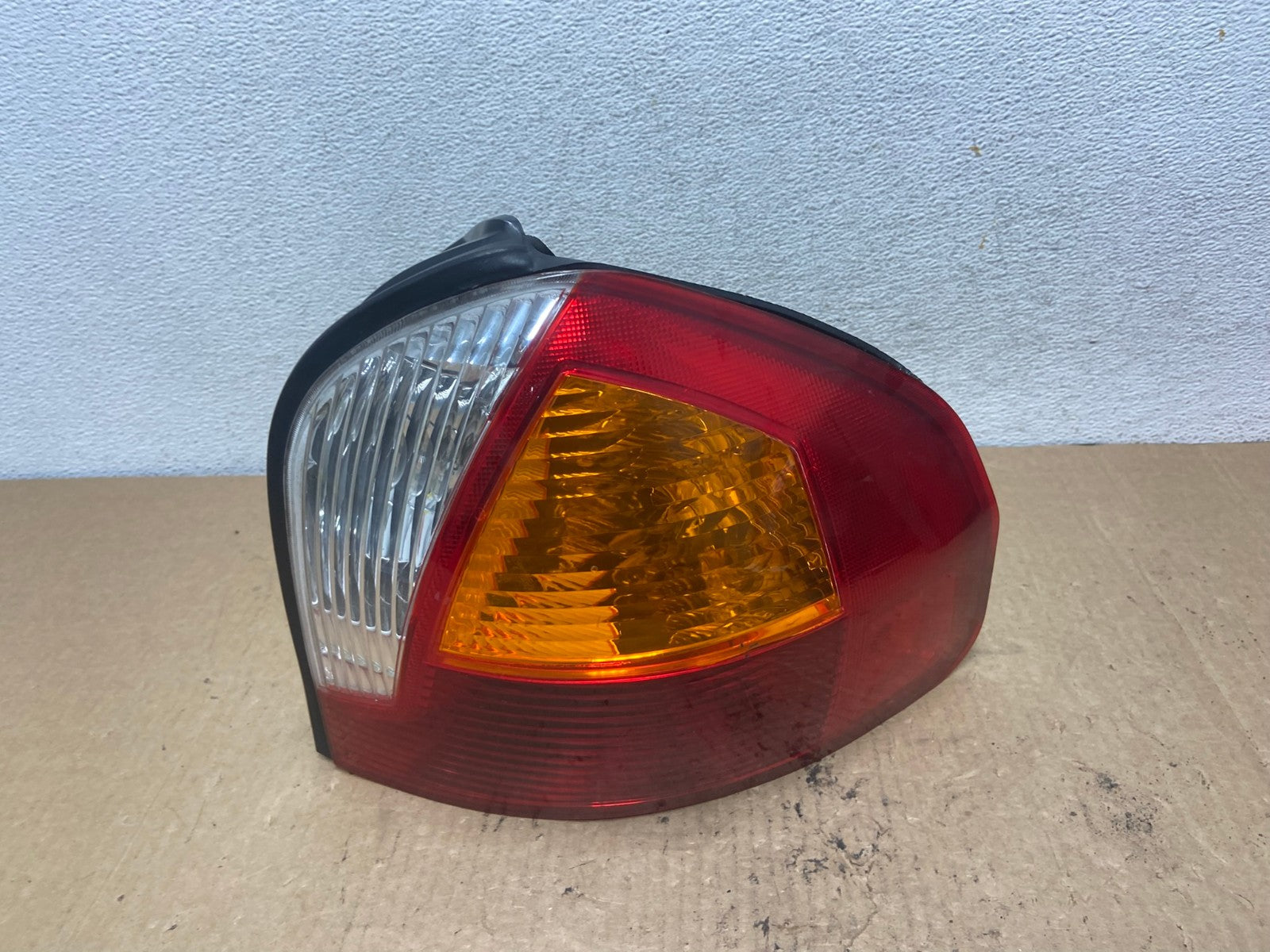 2001 2002 2003 2004 Hyundai Santa Fe Right Passenger Rh Tail Light TYC AG2320 LK0