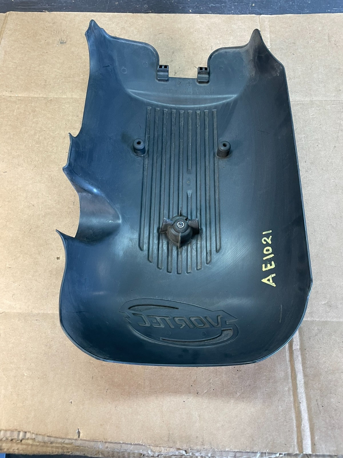2001 to 2006 Chevrolet Silverado Vortec Engine Cover Shield AE1021 DG3