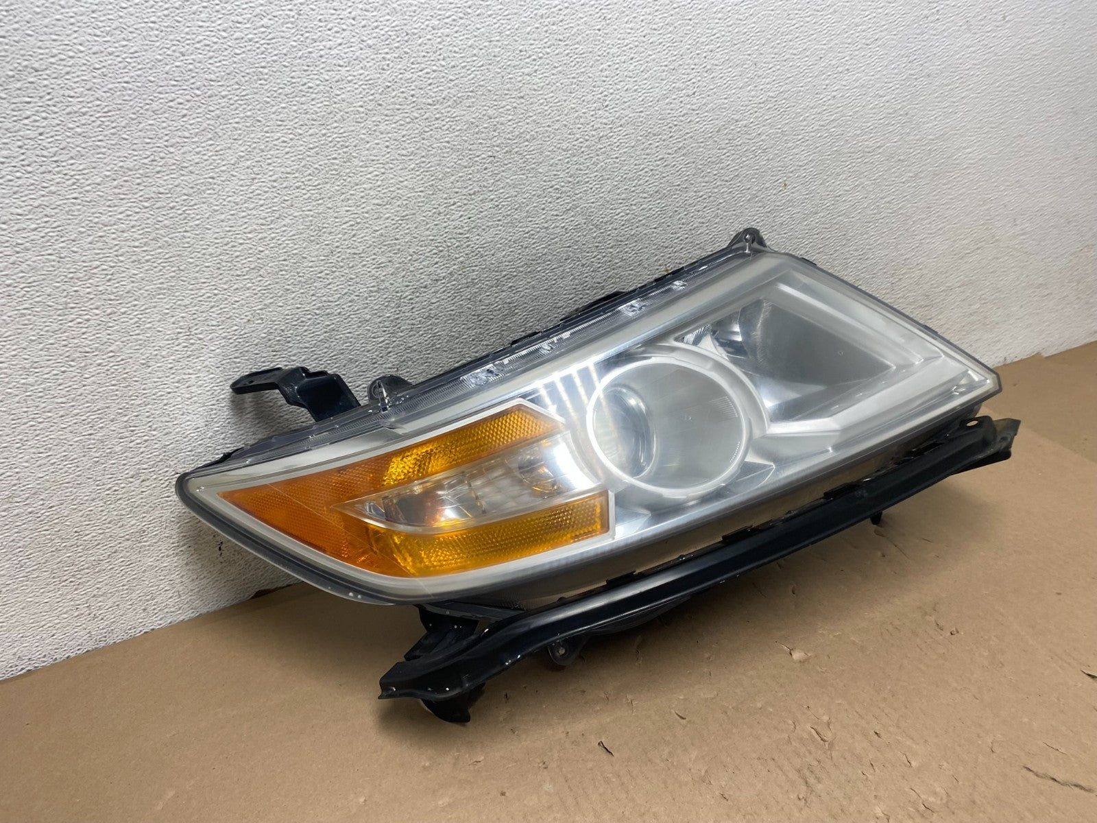 2011 to 2013 Honda Odyssey Front Right Passenger Headlight Halogen AG5779 DW2