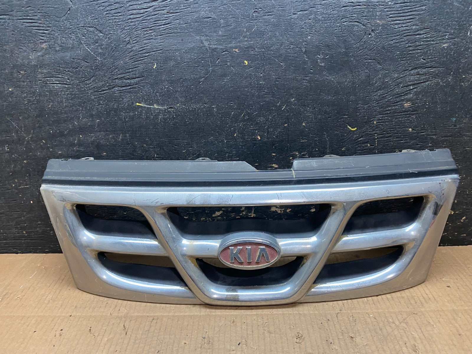 1999 Kia Sportage Front Upper Grille Grill OEM y1853 DG0