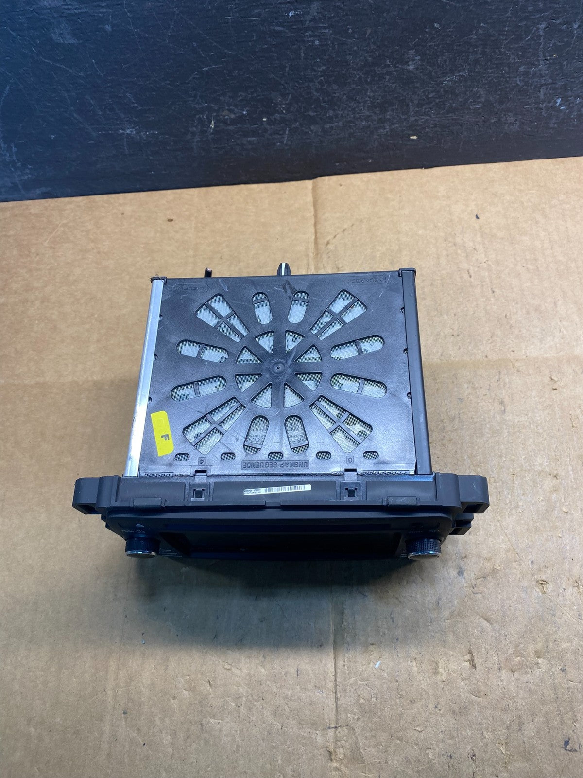 2015 2016 2017 GMC Acadia Radio Display Screen AM/FM AUX AD3646 DG3