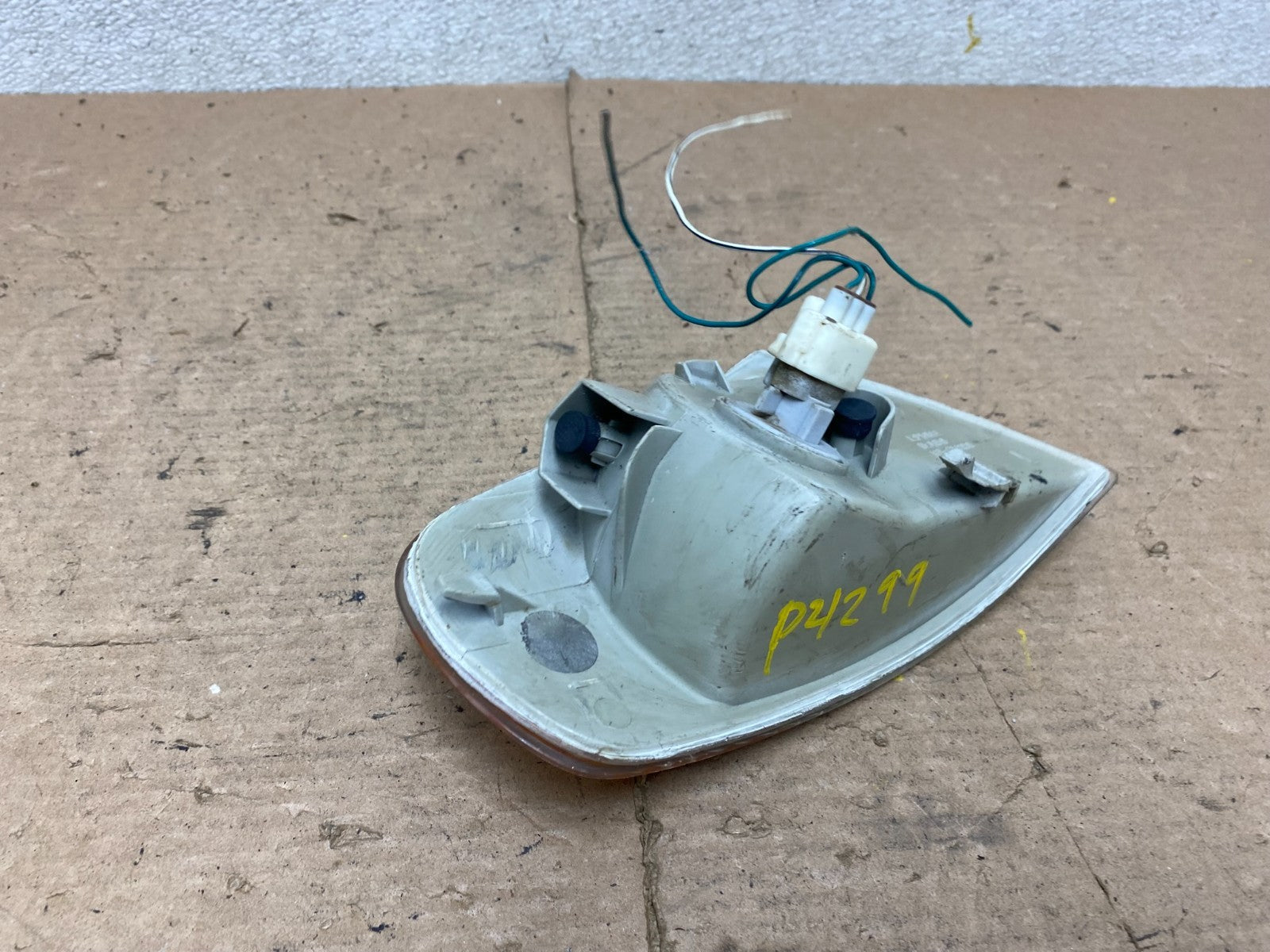 1998 to 2001 Chevrolet Prizm Left Driver LH Corner Turn Signal P4299 DW6