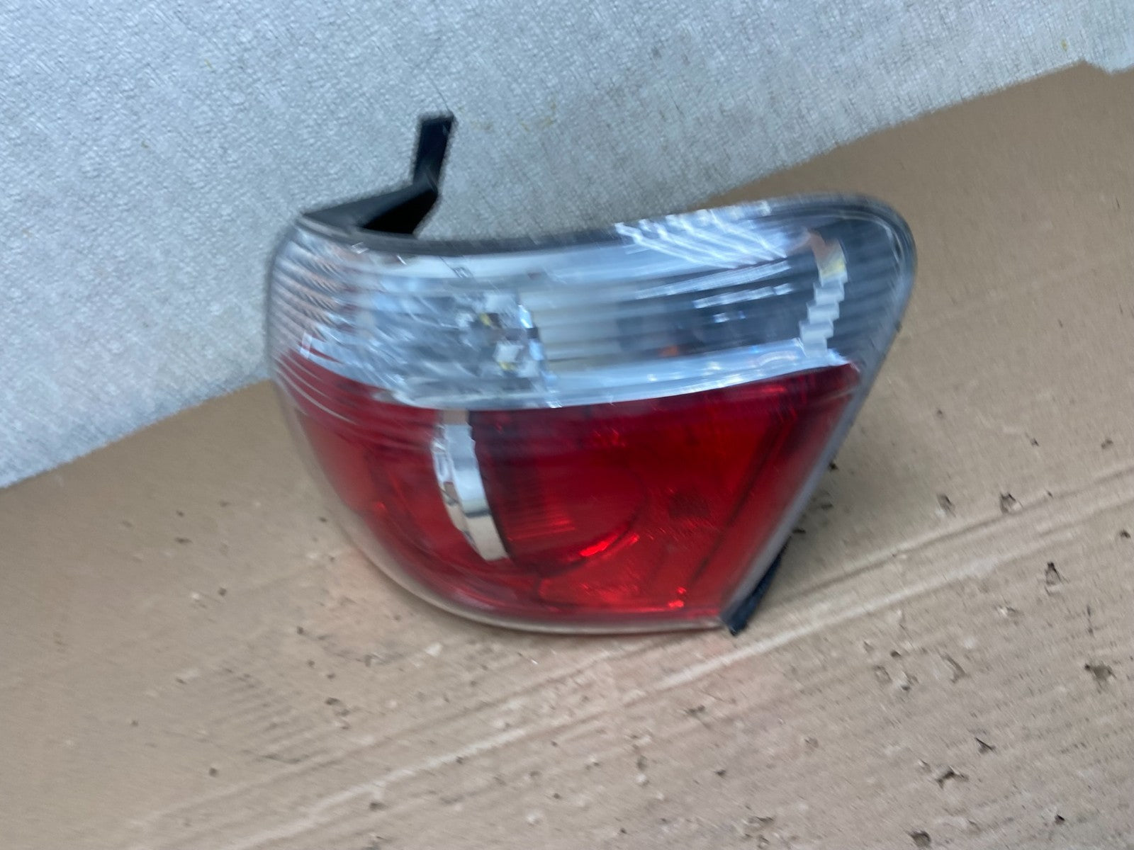 2007 to 2012 GMC Acadia Halogen Tail Light Right Passenger RH Side AB1434 LK1