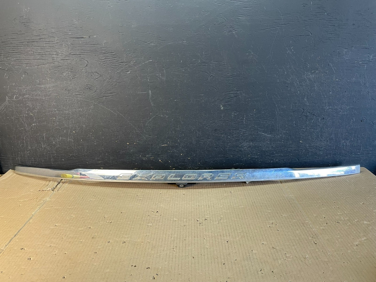 2011 to 2014 Ford Explorer Rear Tailgate Gate Trim Molding With Camera AE3792 DG0