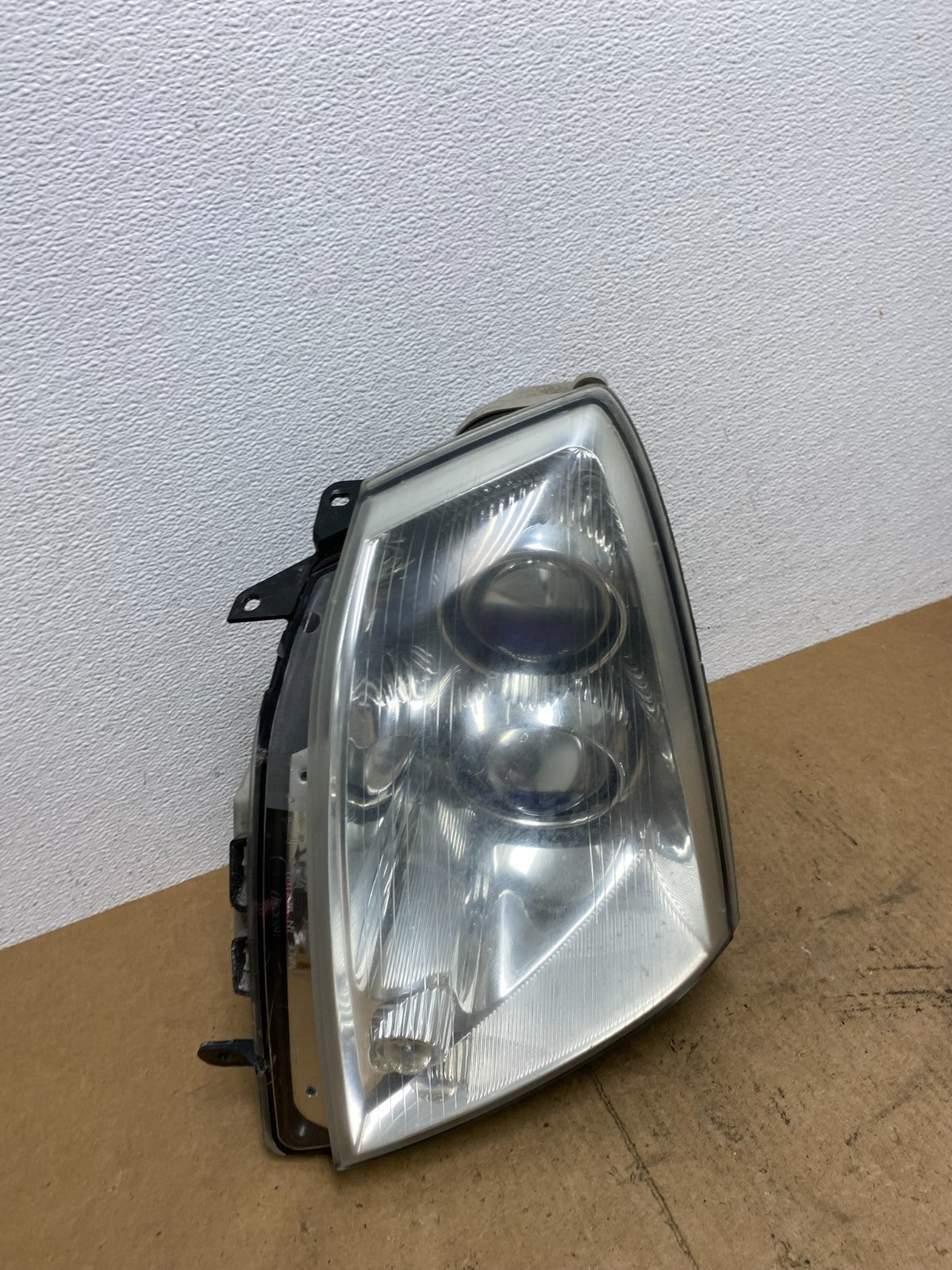 2005 to 2011 Cadillac STS Left Driver LH Side Xenon Headlight OEM AC3438 DW2