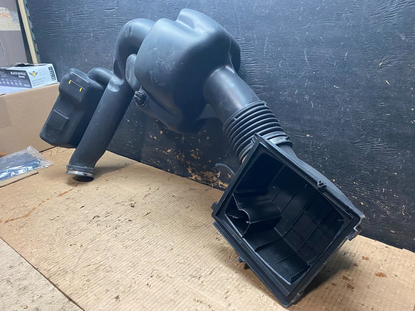 2011 - 2013 Dodge Durango 3.6L Resonator Air Intake Tube Y6712 DG4