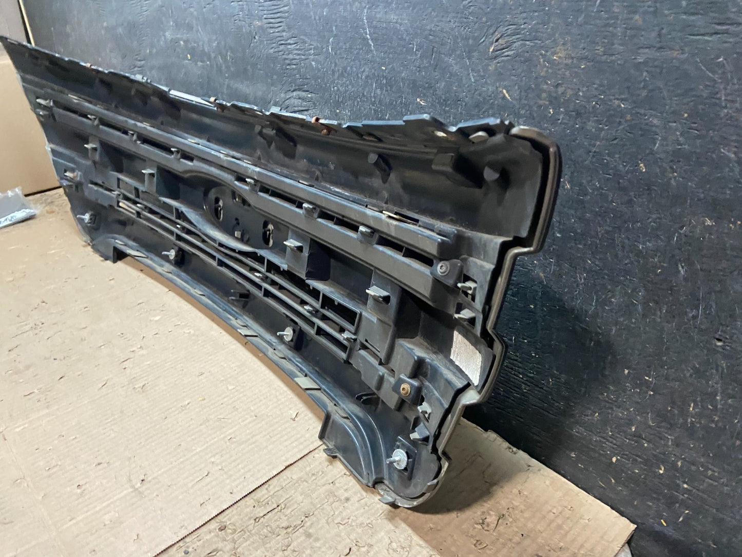 2011 to 2015 Ford Explorer Upper Front Grill Grille Oem W5732 DG12