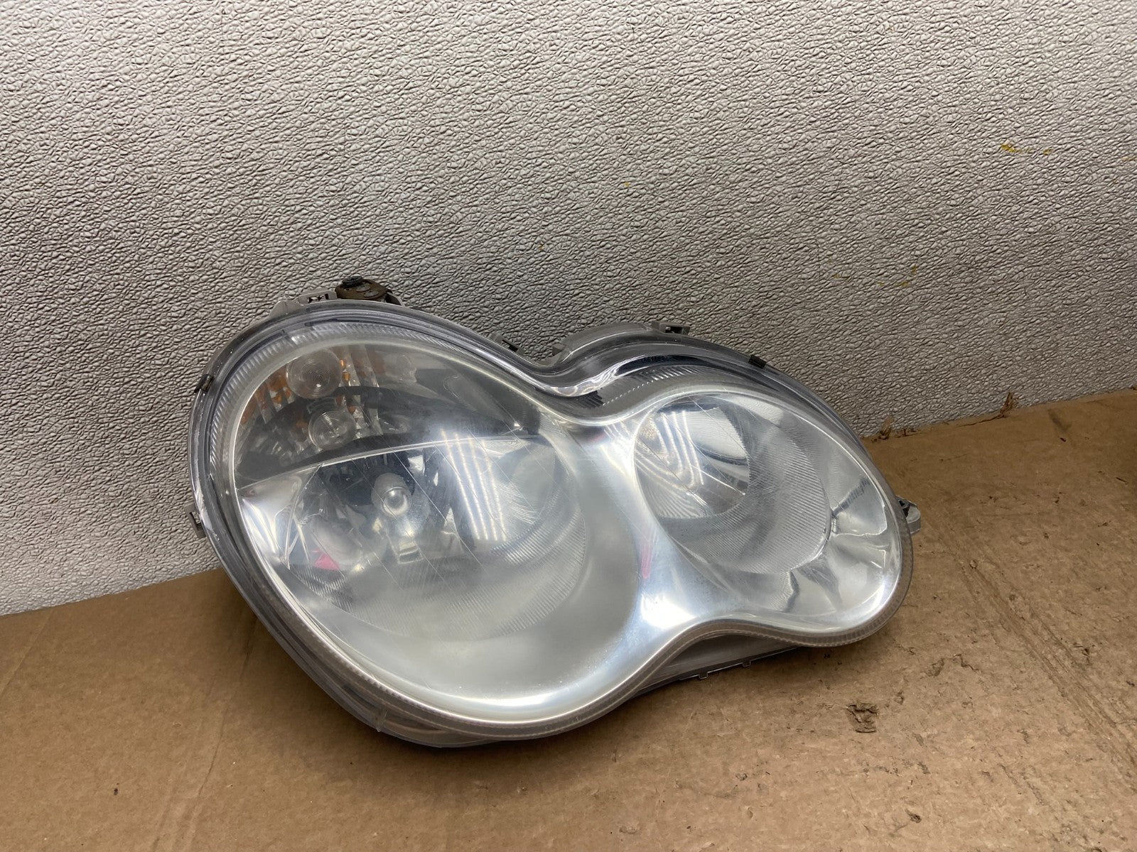 2005 to 2007 Mercedes-Benz C-Class Right Passenger Side Headlight AA52270
