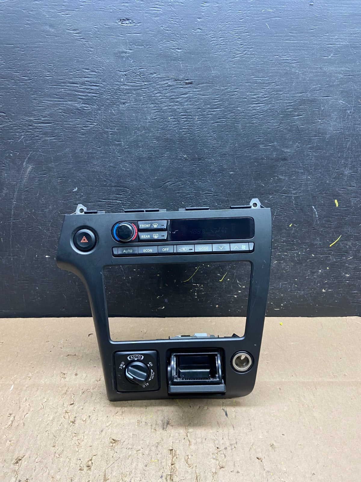 2003-2004 Nissan Pathfinder Radio A/C Heat Temperature Climate Control t6448 DG2