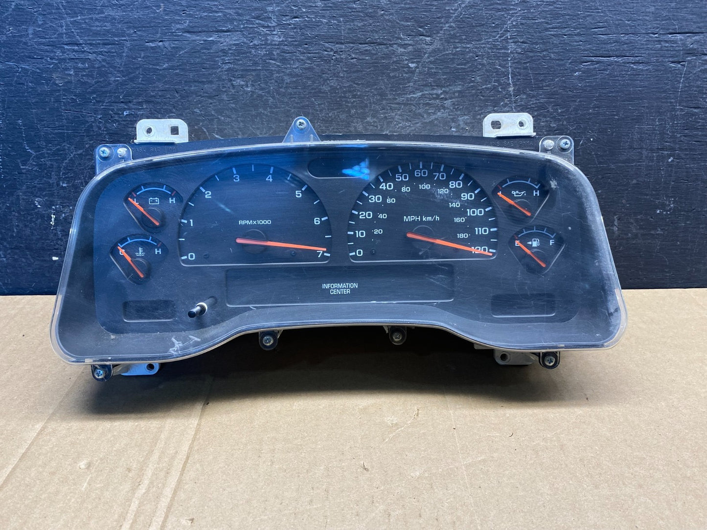 2003 Dodge Durango 4.7L Speedometer Instrument Cluster Gauge AG3741 DW0