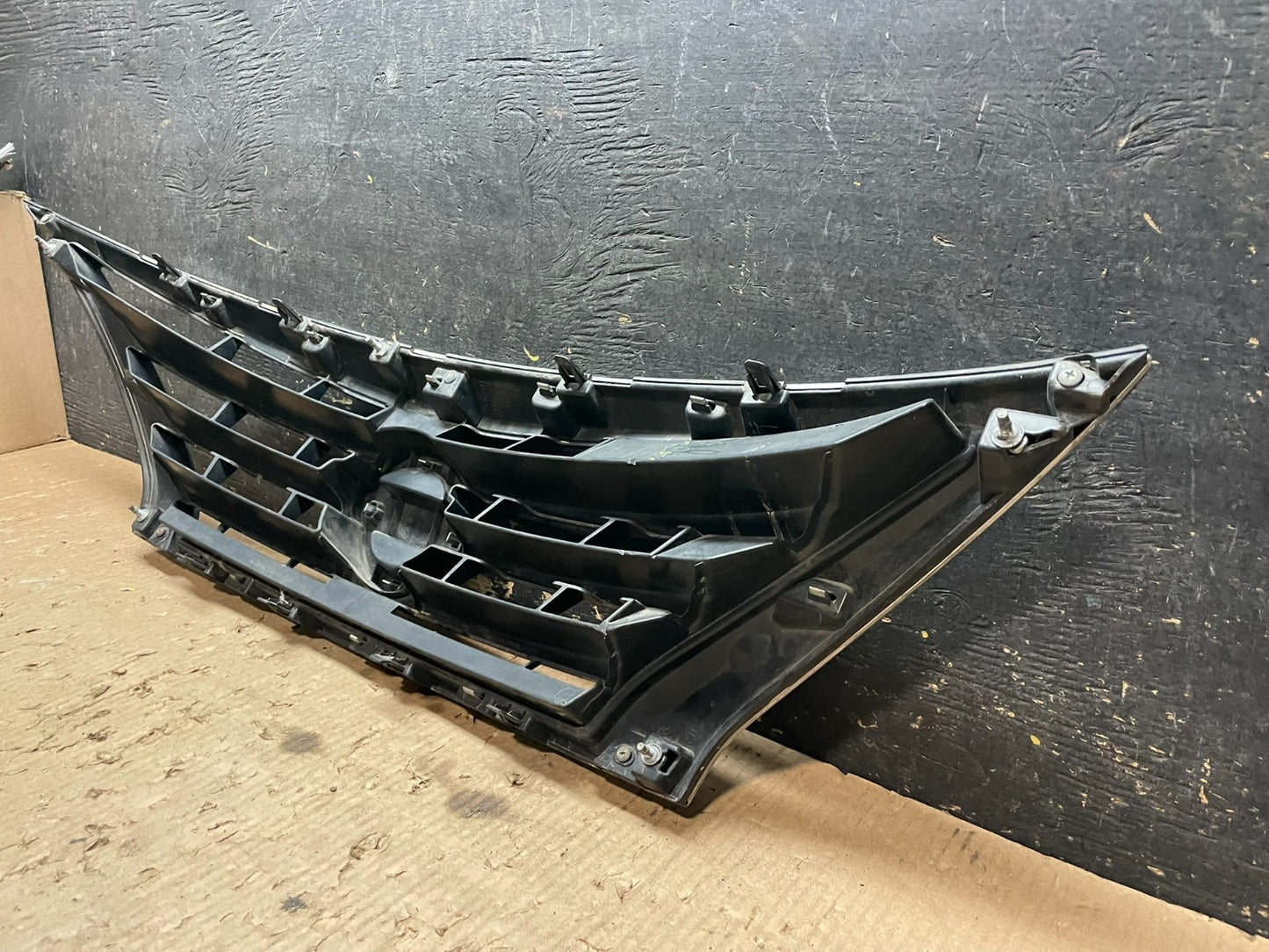 2015 to 2019 Nissan Versa Sedan Front Upper Grill Grille Oem  Z5676  DG6