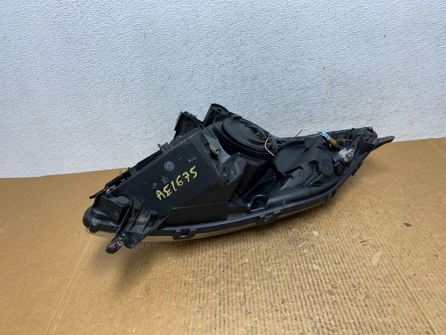 2006-2009 Toyota Prius Left Driver LH Side Blue Headlight Halogen AE1675 DW4