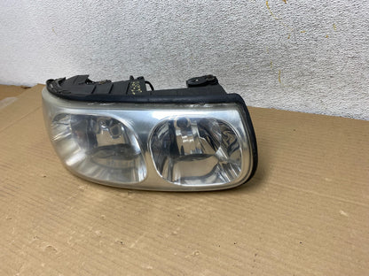 2000 to 2005 Buick Lesabre Headlight Right Passenger Side Halogen AG9322 DW2